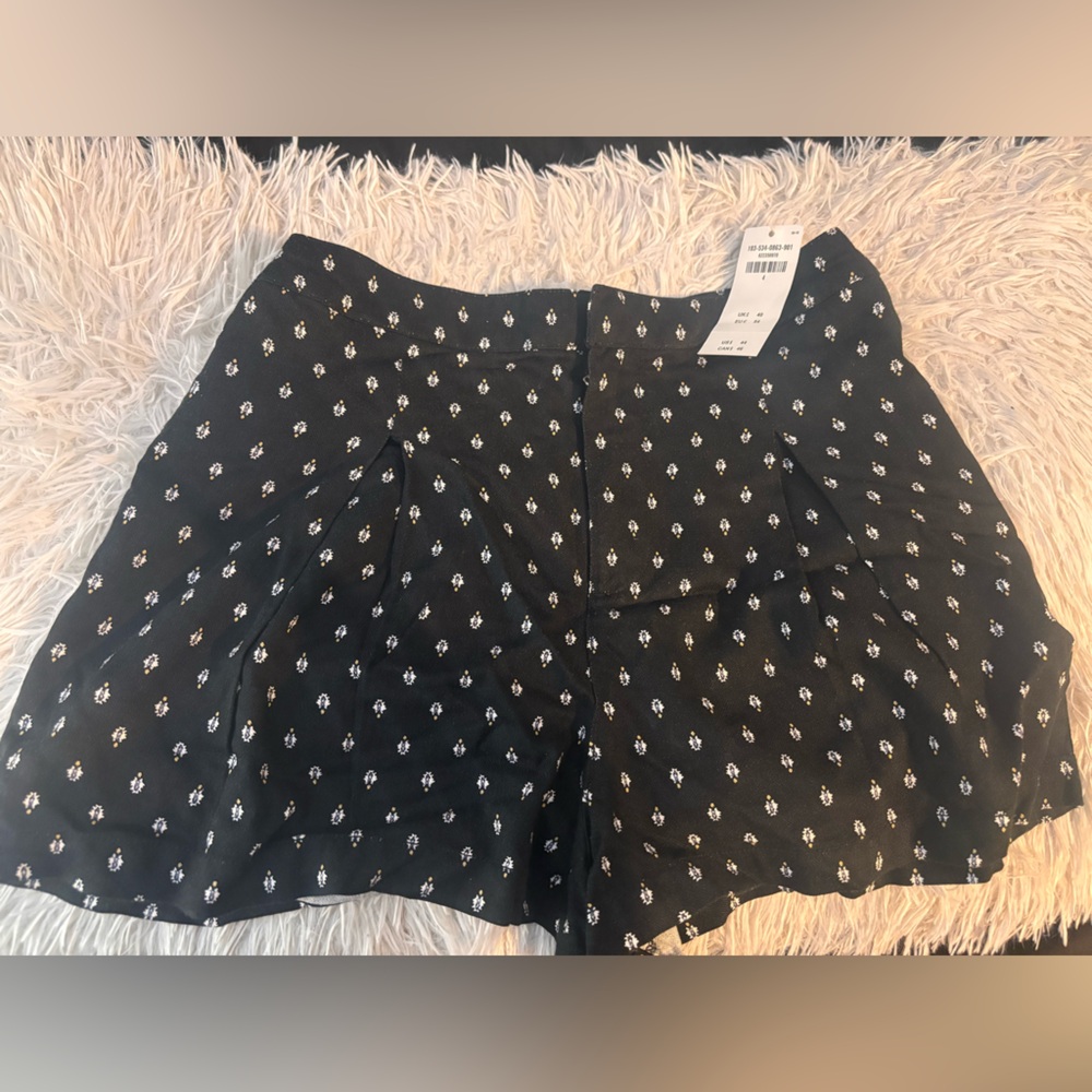 Abercrombie & Fitch Black and White Floral Skirt
